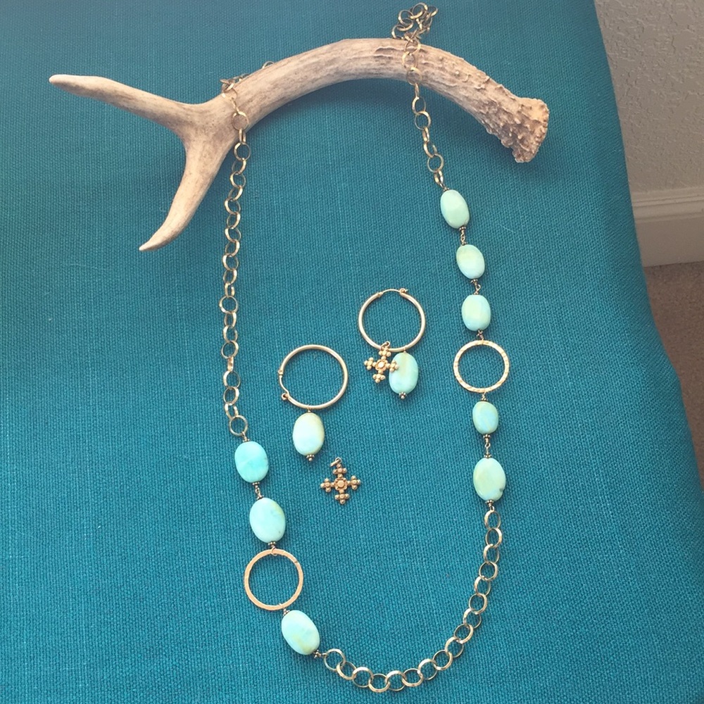 Gold and turquoise necklace and earring set O/S